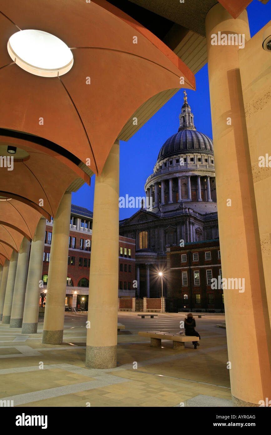 Paternoster Square, London Stock Exchange (10 Paternoster Square) und St. Pauls Cathedral, London, England, Vereinigtes Königreich Stockfoto