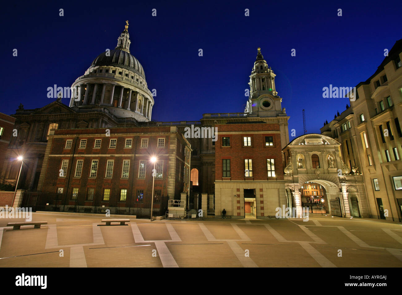 Paternoster Square, London Stock Exchange (10 Paternoster Square) und St. Pauls Cathedral, London, England, Vereinigtes Königreich Stockfoto