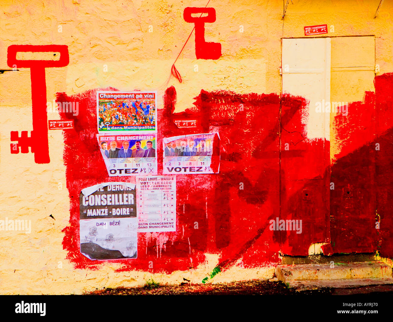 Mauritius Wahlen Sept.05 - politischen HQ mit grellen rot gestrichenen Wänden Stockfoto