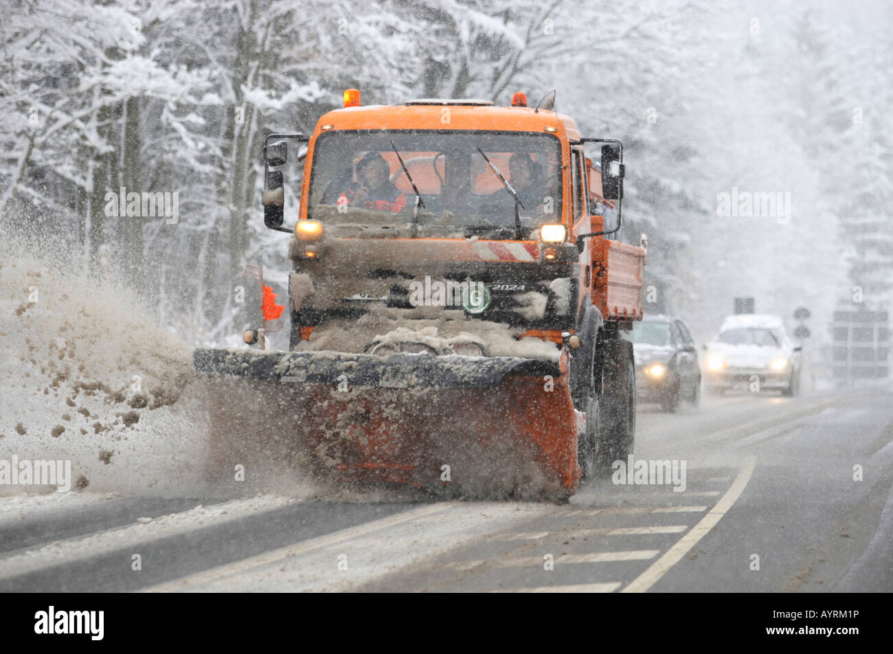 Schneepflug clearing eine Autobahn in Deutschland, Europa Stockfoto