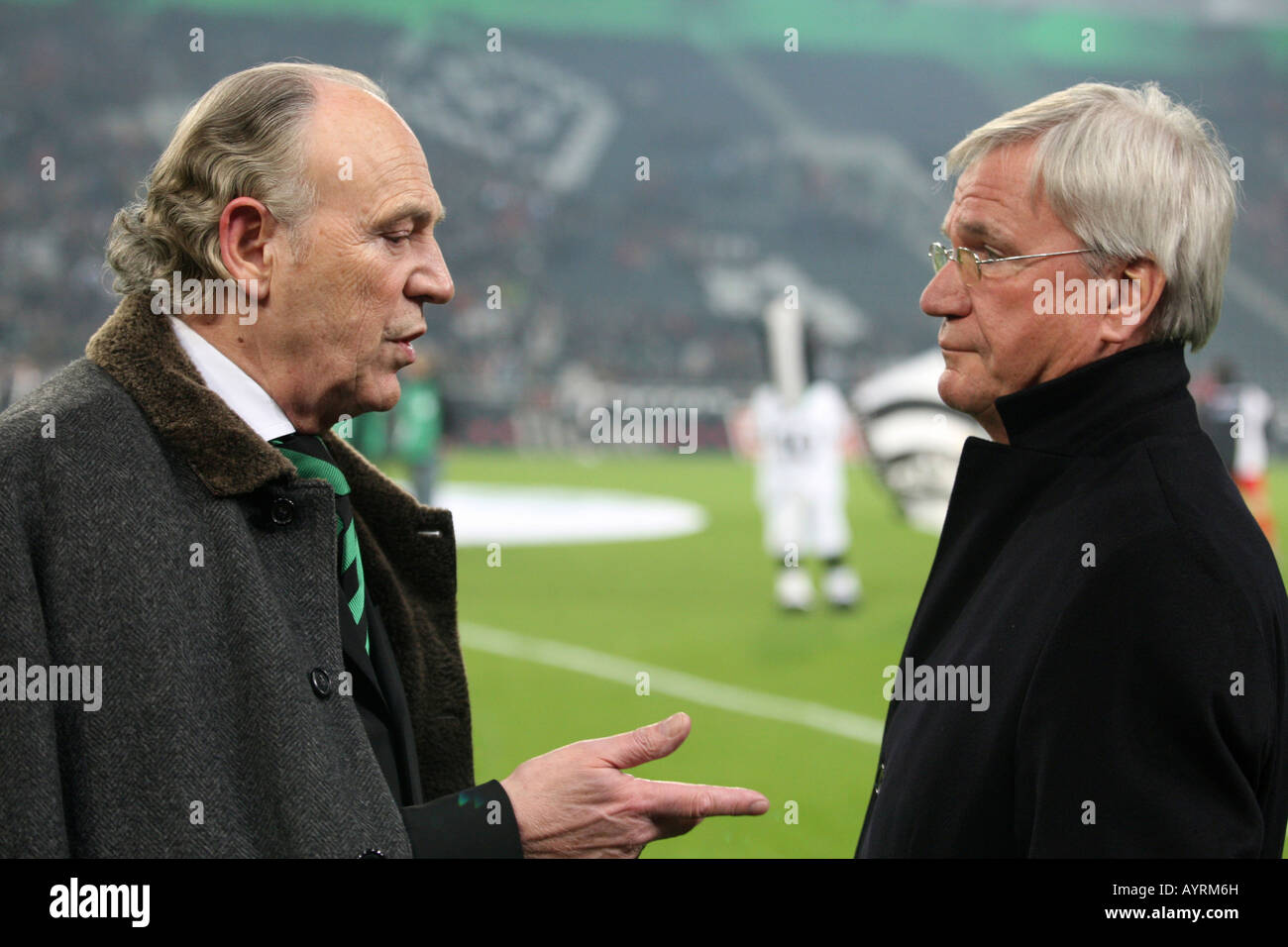 Präsident der deutschen Fußballclub Borrussia Mönchengladbach Rolf Koenigs (l.) und sein Vize Siegfried Soellner (R.) Stockfoto