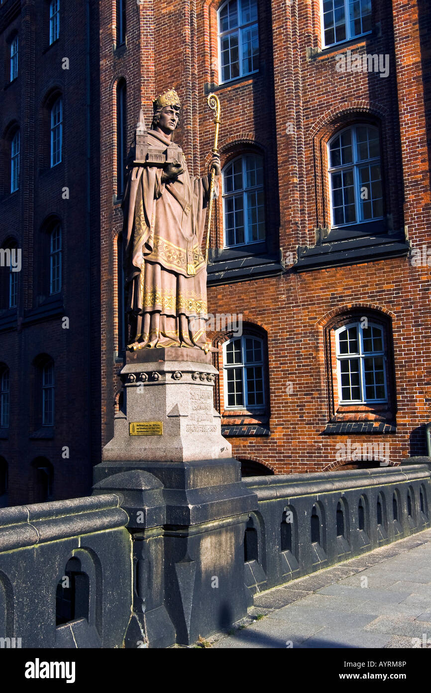 Statue von St. Ansgar auf Trostbruecke Brücke und patriotische Gesellschaft bauen, Hamburg, Deutschland, Europa Stockfoto