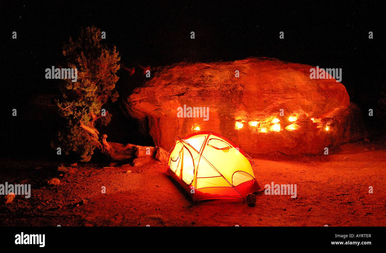Beleuchteten Zelt auf einem Campingplatz, Nacht, Canyonlands National Park, Utah, USA Stockfoto