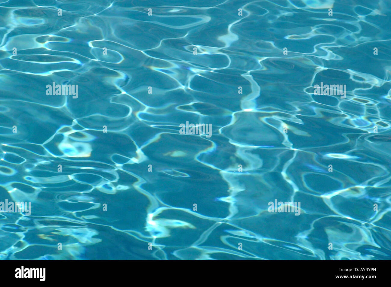 Wasseroberfläche in einem Schwimmbad Stockfoto