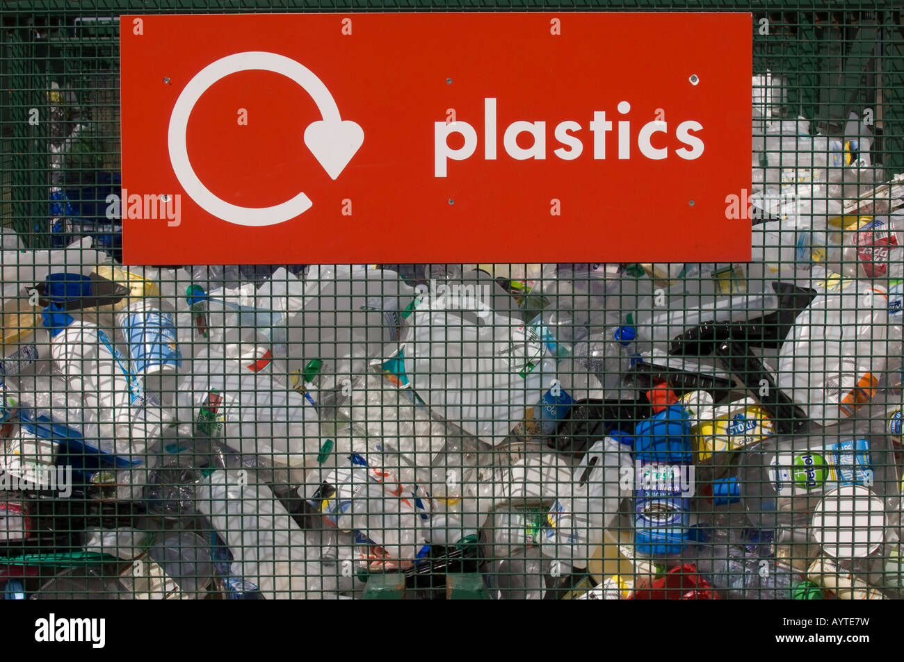 Haushalt Kunststoff-recycling-Container zur Wiederverwertung Punkt Tebay England Stockfoto