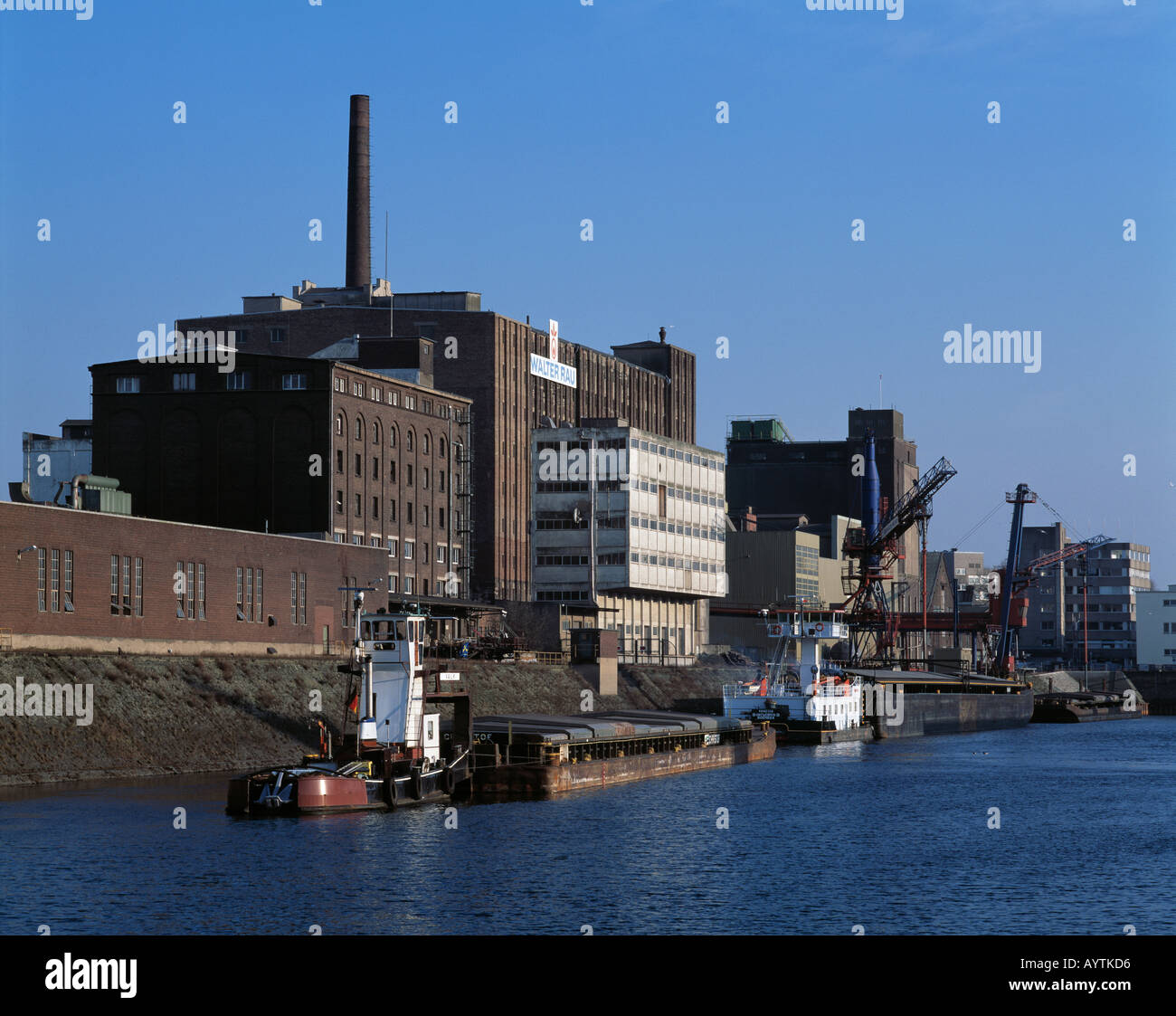 Binnenhafen, Stadthafen in Neuss, Hafengebaeude, Niederrhein, Nordrhein-Westfalen ...