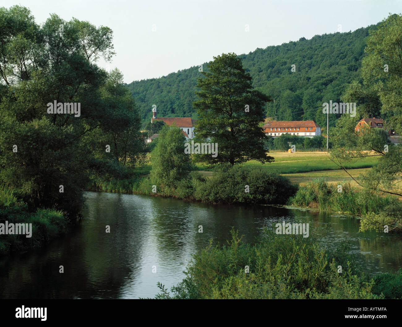 Maßbach Saale Mit Kloster Schoenau in Gemuenden bin Naturpark Bayerischer Spessart, Main, Unterfranken, Bayern Stockfoto