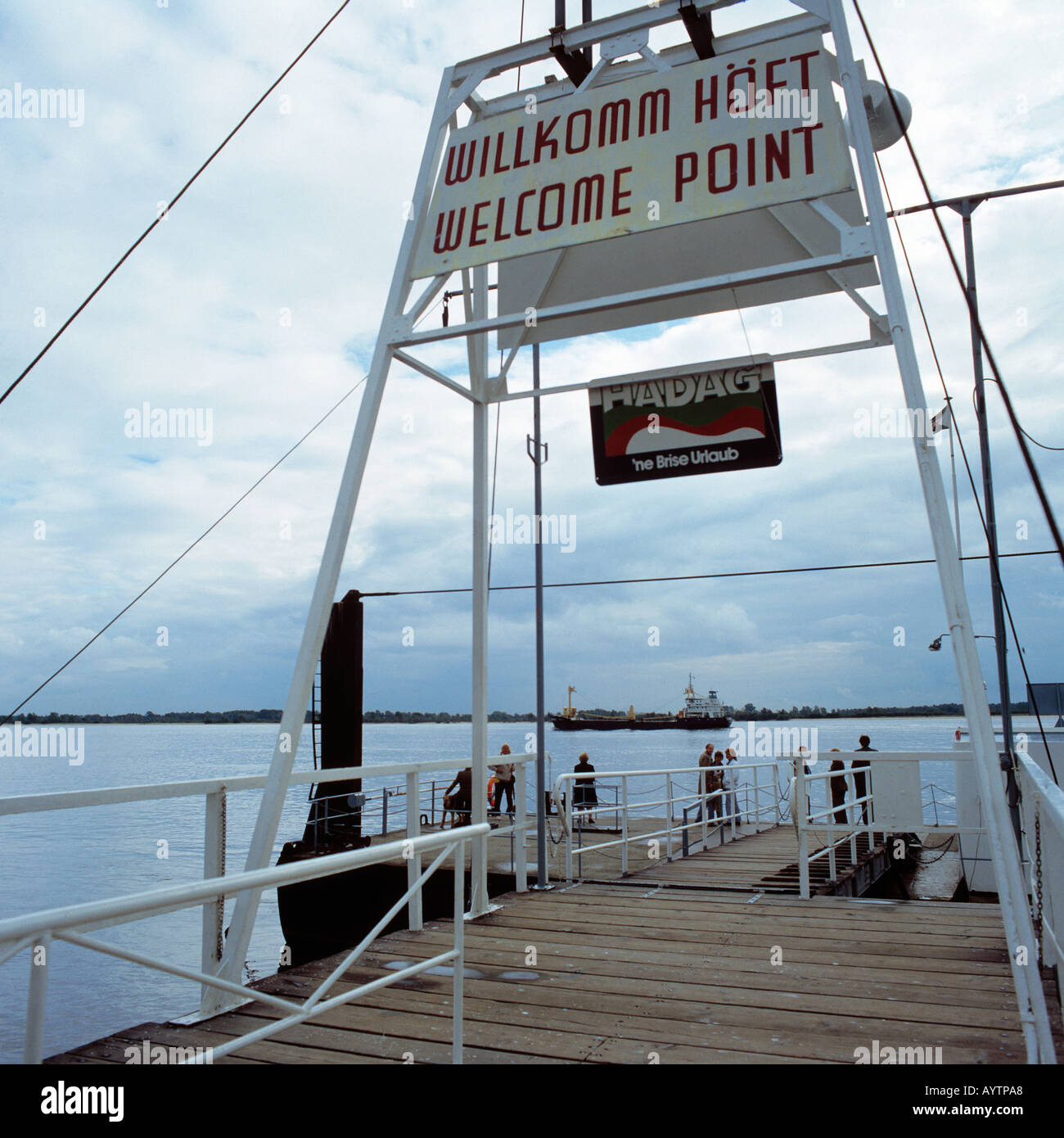 Begruessung Und Verabschiedung der Schiffe Zum Und Vom Hafen Hamburg, Wedel in Holstein, Elbe, Schleswig-Holstein Stockfoto