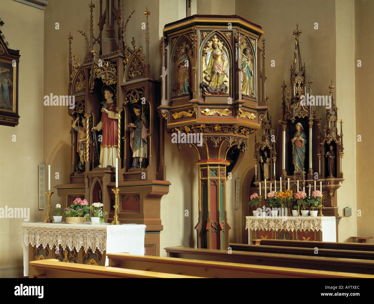 Seitenaltar Und Kanzel in der St. Marienkirche in Hof, Saale, Oberfranken, Bayern Stockfoto