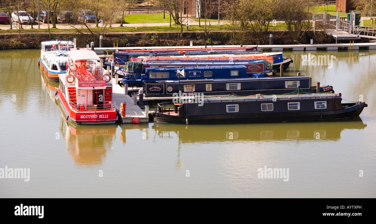 Schiffe und Vergnügungskreuzfahrtschiffe, die in Brayford Pool Marina Lincoln, Lincolnshire, England, festgemacht sind Stockfoto