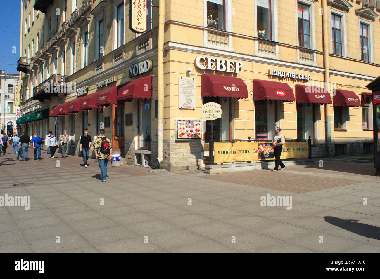 Newski-Prospekt, Straßencafé, St. Petersburg, Russland Stockfoto