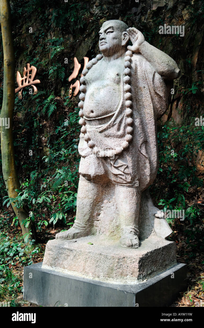 Lu Zhishen (oder Lu Da) einer der 108 Helden des Water Margin. Er soll im Innenhof der Liuhe Pagode beerdigt werden. Stockfoto