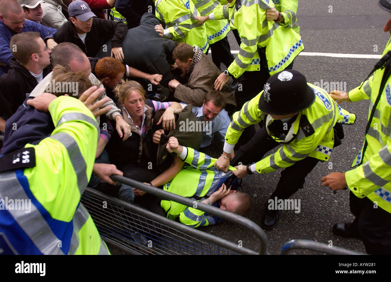 Jagd-Anhänger Zusammenstoß mit der Polizei auf die Countryside Alliance Demonstration Westminster UK 15 Sep 2004 Stockfoto