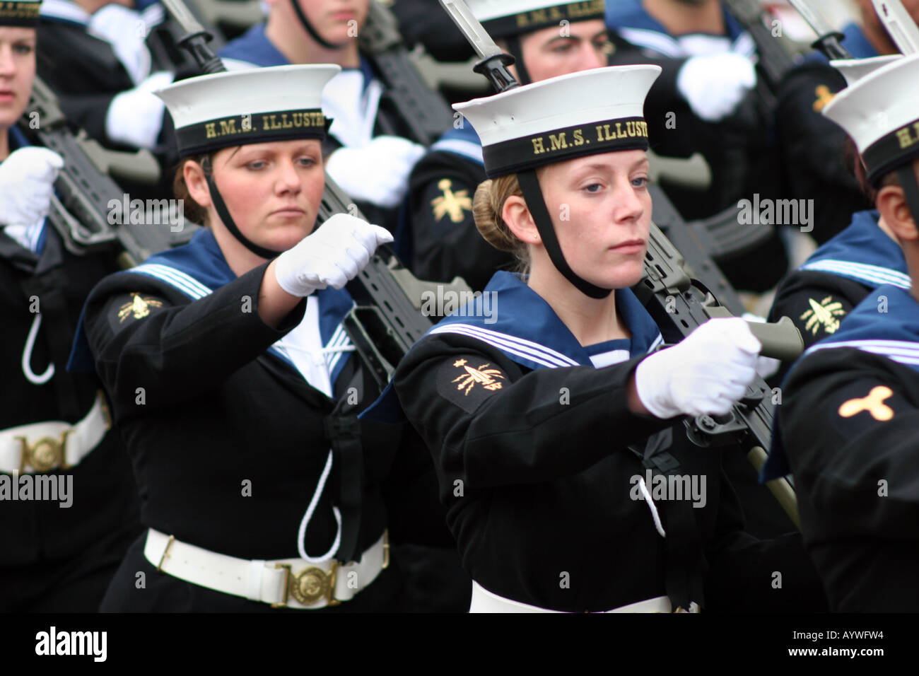 Weiblichen Matrosen der Royal Navy HMS Illustrious Streik Träger auf der Lord Bürgermeister Parade in London UK Stockfoto