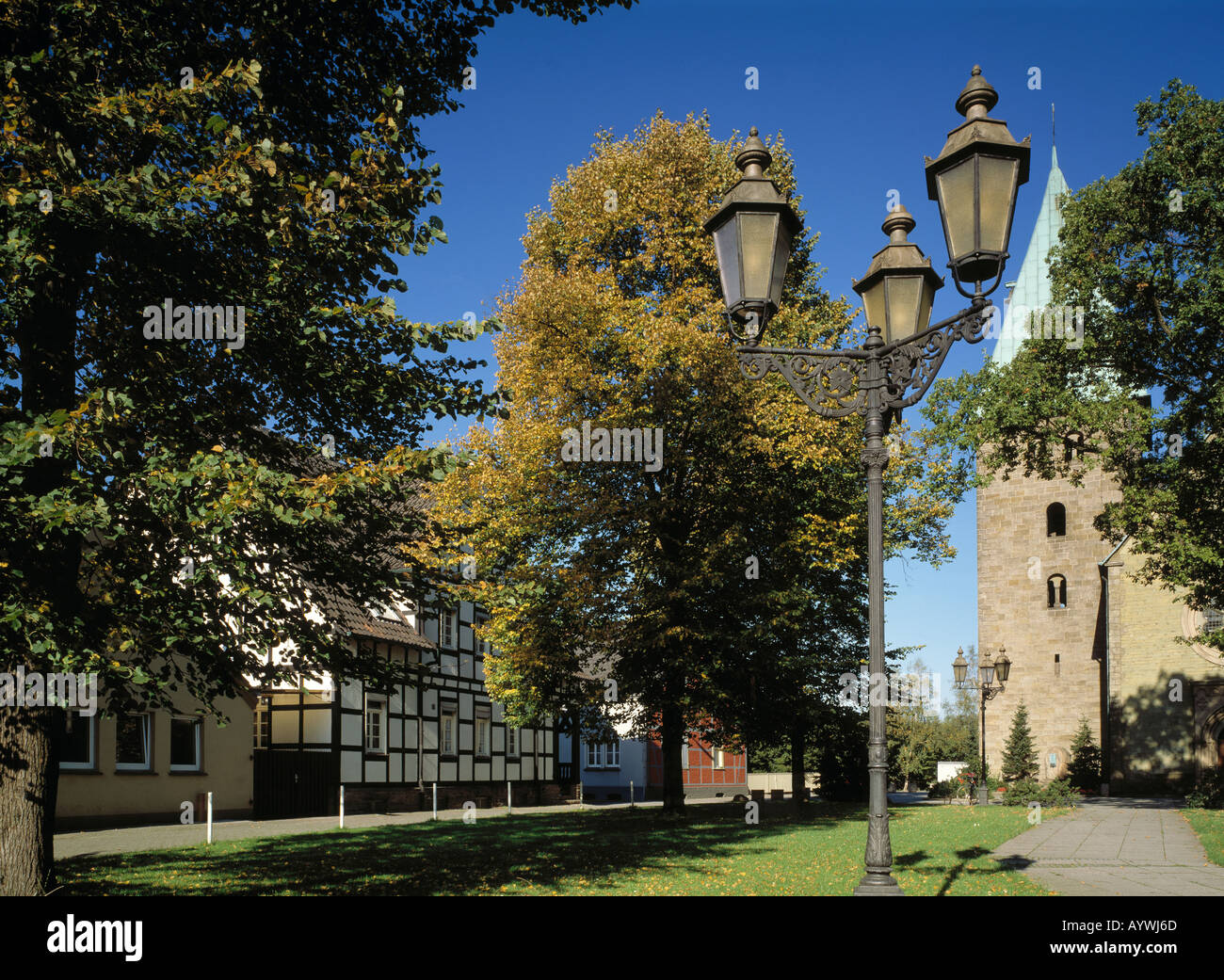 Herbststimmung Auf der Kirchplatz in Kamen-Methler, Ruhrgebiet, Nordrhein-Westfalen Stockfoto