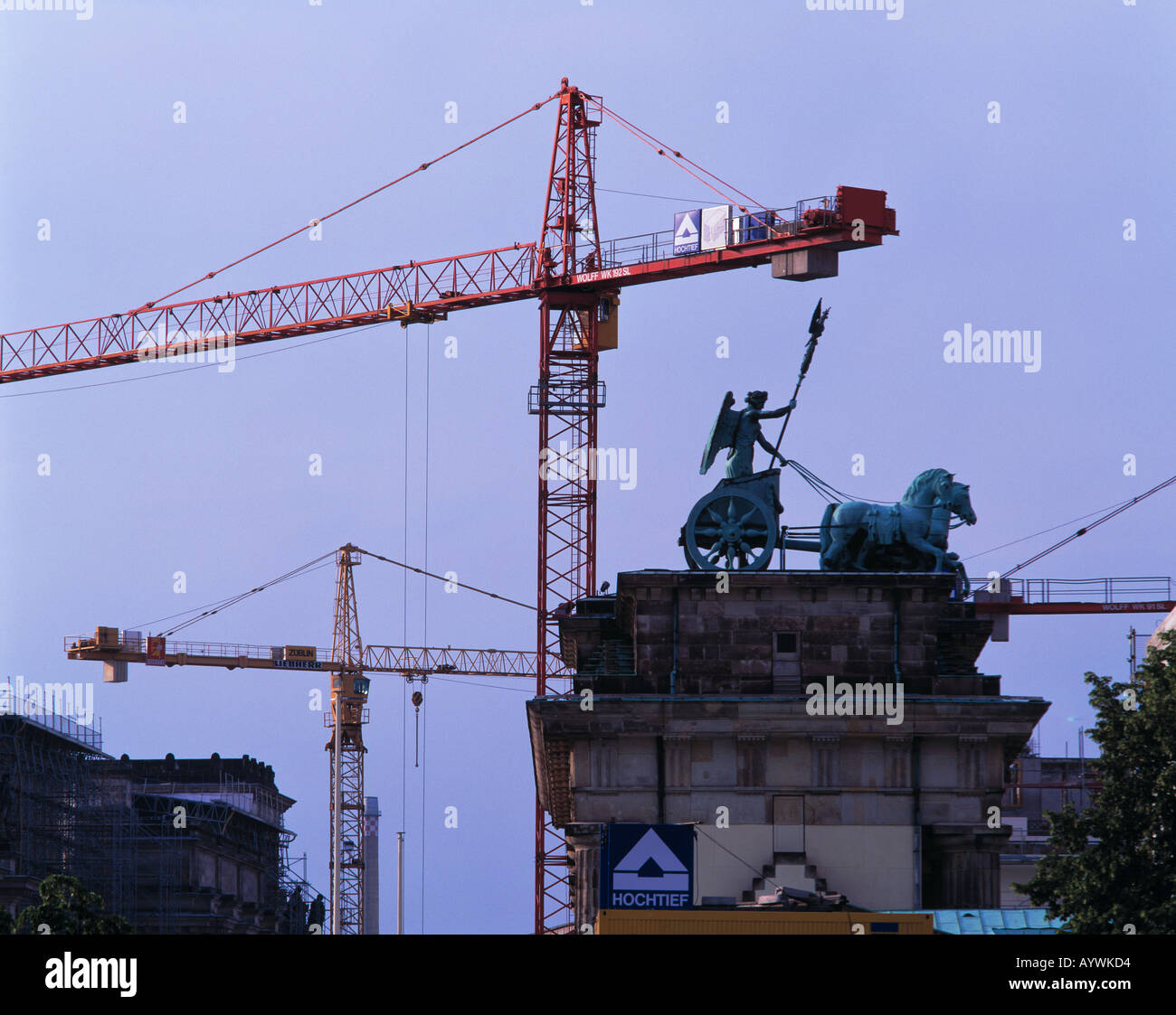 D-Berlin, Quadriga, Brandenburger Tor, Reichstagsgebäude, Website, Baukräne, jibs Stockfoto