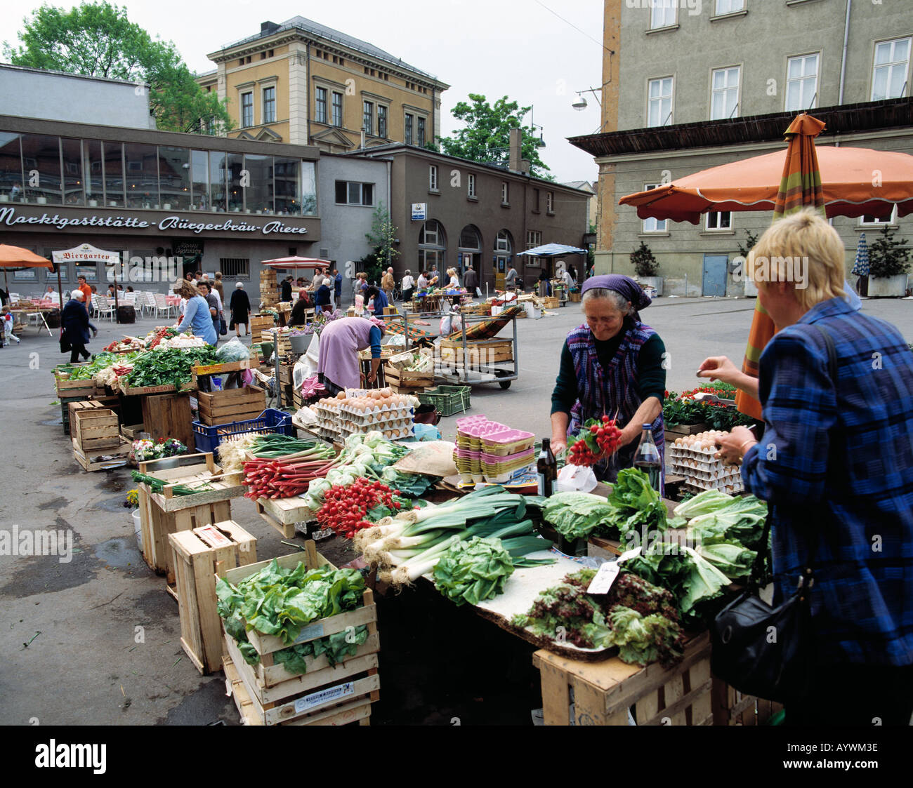 DAugsburg, Lech, Schwaben, Bayern, Marktplatz, Wochenmarkt, Marktstände, Gemüse Stockfoto, Bild DAugsburg, Lech, Schwaben, Bayern, Marktplatz, Wochenmarkt, Marktstände, Gemüse Stockfoto, Bild