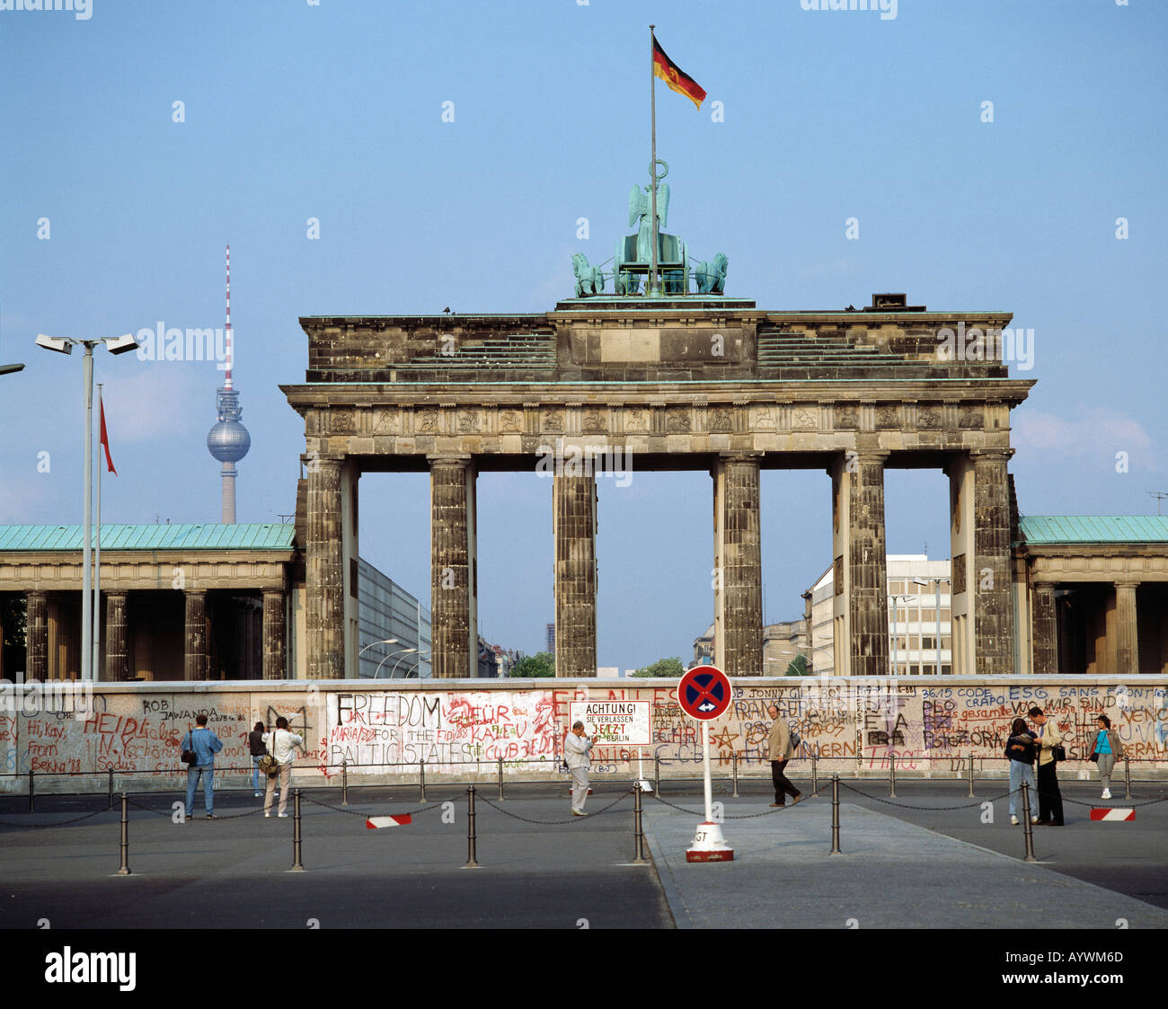 Brandenburger Tor Mit Berliner Mauer Stockfotografie - Alamy