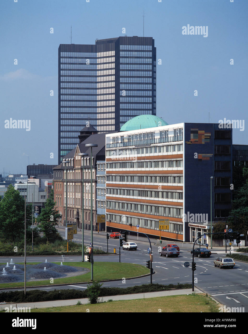 Porscheplatz Mit Rathaus Und findet jüdischen Synagoge in Essen, Ruhrgebiet, Nordrhein-Westfalen Stockfoto