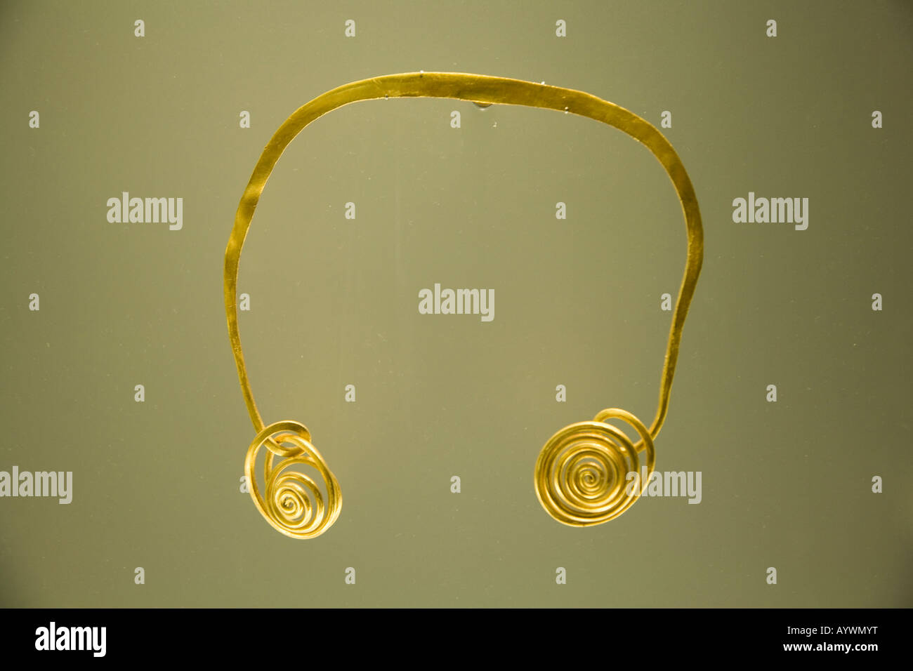 Eine scheinbare Paar Kopfhörer im Goldmuseum in Bogota Stockfoto