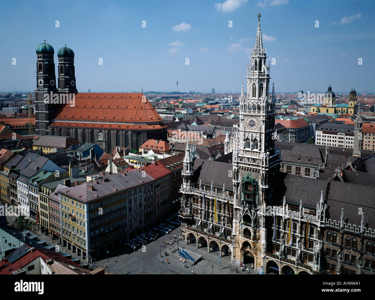 Frauenkirche, Neues Rathaus Und Theatinerkirche in München Stockfoto