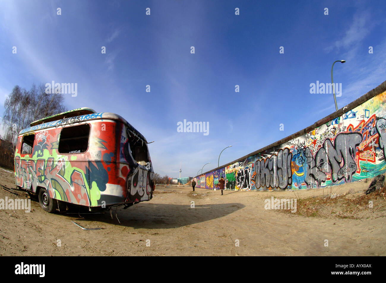 Berliner Mauer entlang der Spree in der Nähe der Oberbaumbrücke nicknamed East Side Gallery Stockfoto