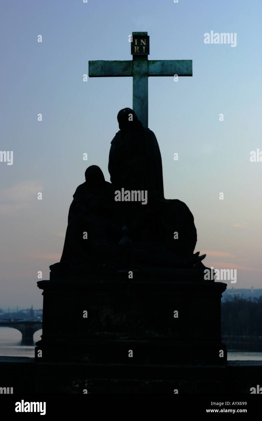 Charles Brücke Kruzifix Statue Prag Tschechische Republik Stockfoto