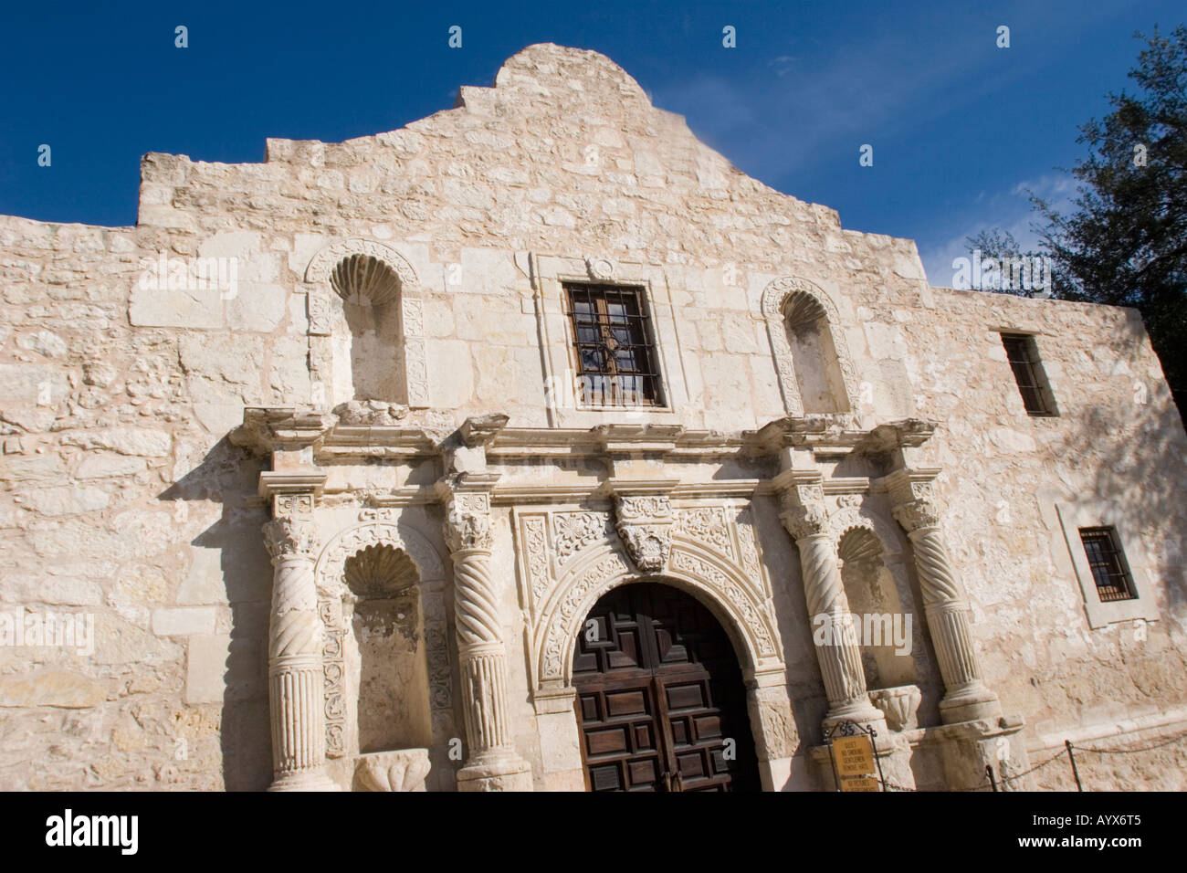 Mission San Antonio de Valero (The Alamo) entstand im Jahre 1718 als erste Stadtmission. Stockfoto