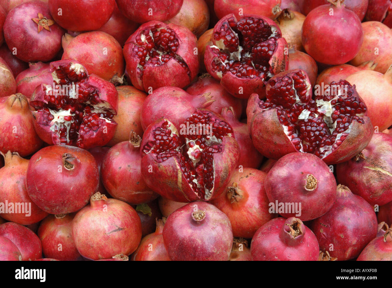 Rote Bio Granatapfel In Frucht Markt Amman Jordanien Stockfotografie Alamy
