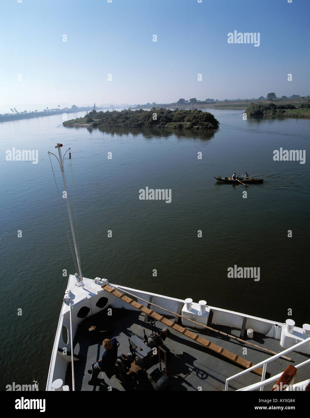 Nilkreuzfahrt, Nillandschaft, Nilinsel, Blick schlug Den Schiffsbug Stockfoto