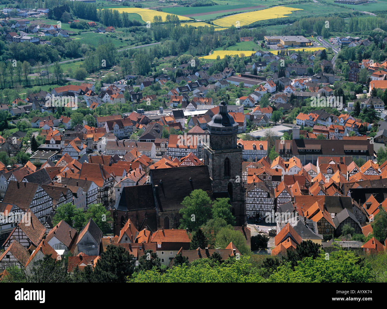 Stadtpanorama Mit Marienkirche, Fachwerkstadt, Blick deutschen sterben Hausdaecher der Stadt in Landschaft, Hausdach, Homberg (Efze), Hessisches Bergland, sterben Stockfoto