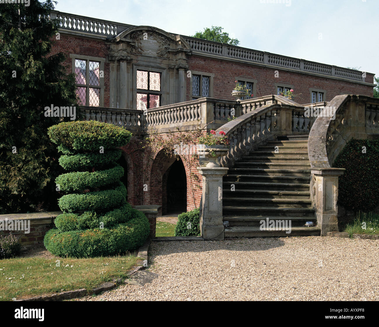 Barocke Treppe, Zierbusch, Italienischer Garten bin Schloss Kalbeck in Uedem, Niederrhein, Nordrhein-Westfalen Stockfoto