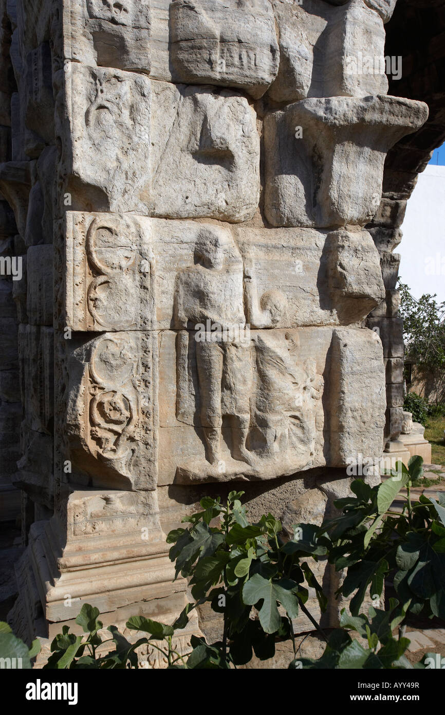 Schnitzereien auf dem Triumphbogen von Marcus Aurelius, Tripolis, Libyen, Nord-Afrika Stockfoto