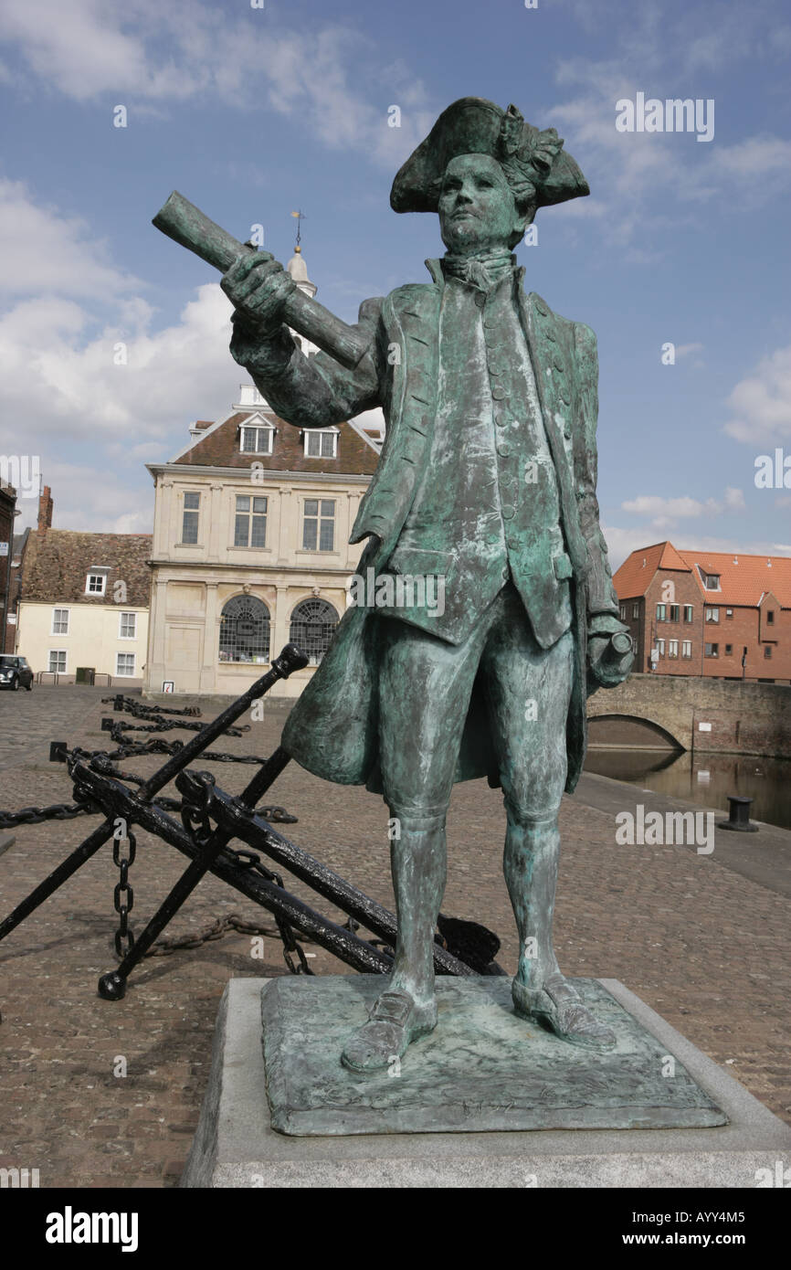 Eine Statue auf dem Kai Seite neben dem Zollhaus am King s Lynn Stockfoto