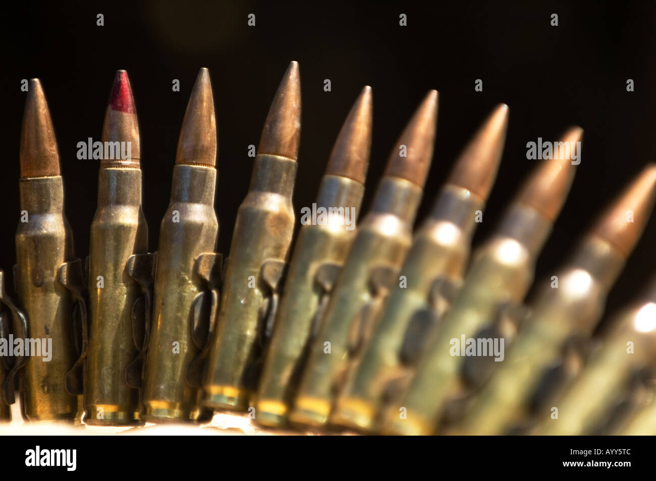 Israelli Kugeln in Clip auf schwarzem Hintergrund Stockfoto