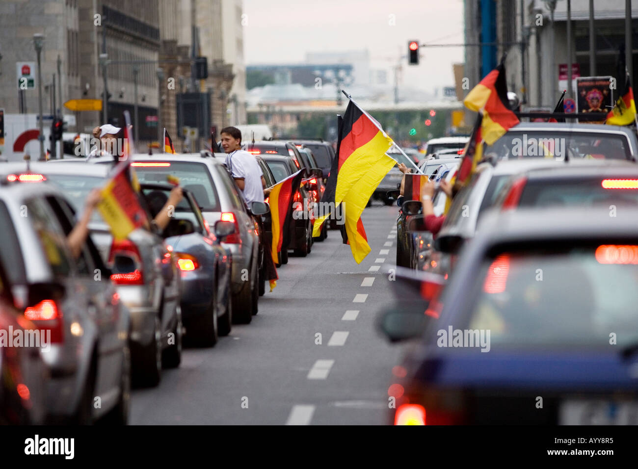Deutschland-Fußball-Fans in Berlin Stau nach dem Sieg gegen Argentinien im Halbfinale der WM 2006 Stockfoto