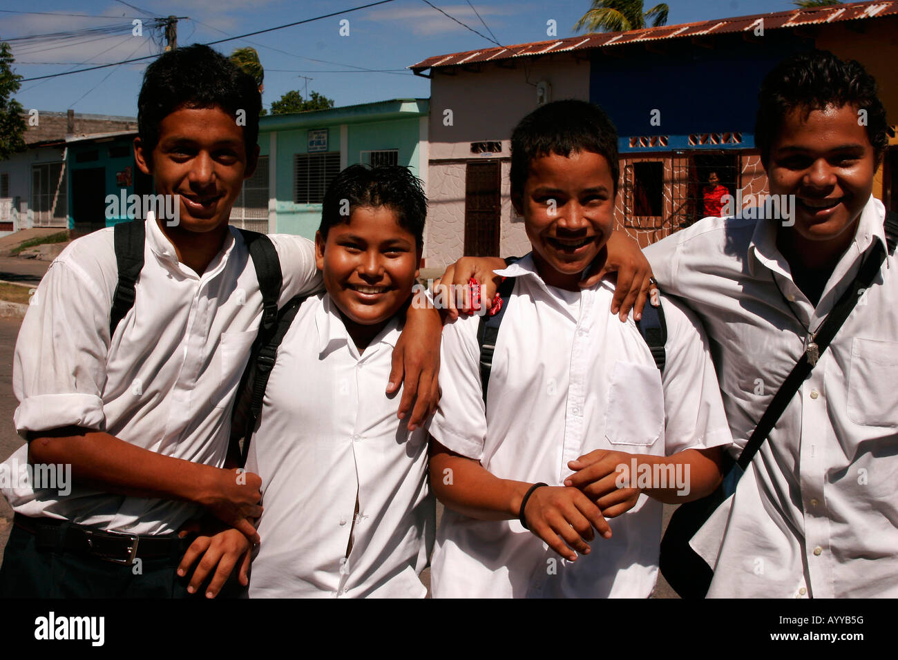 Schülerinnen und Schüler in Uniform Granada Nicaragua Stockfoto