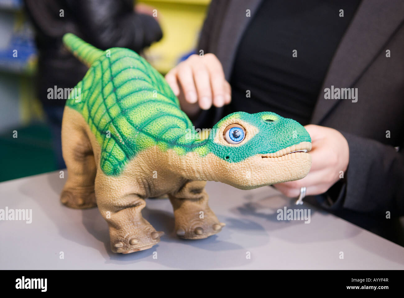 künstliche Lebensform-Dinosaurier-Roboter PLEO auf der Cebit 2008  Stockfotografie - Alamy
