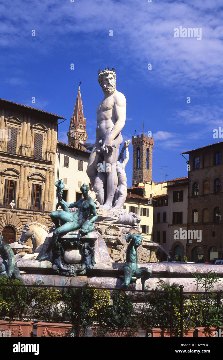 Ammaniati der Neptun Brunnen Piazza della Signoria Badia Fiorentina und Bargello Türme im Hintergrund Florenz Toskana Italien Stockfoto