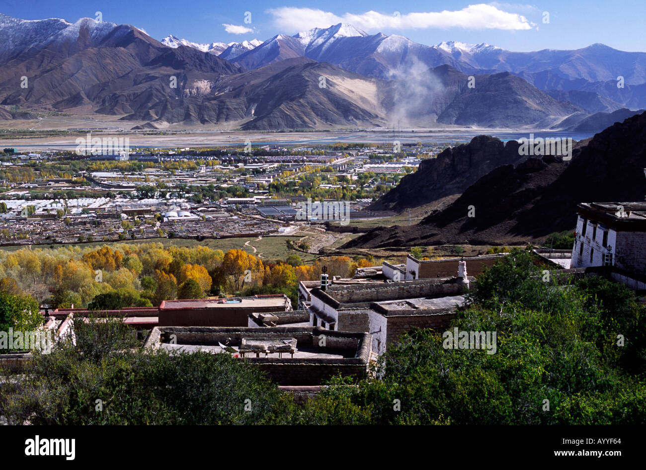 Schwere landwirtschaftliche Zentrum im Lhasa-Tal, das viele Glas Häuser wachsen Obst und Gemüse in rauen Klima Tibet China Asien Stockfoto