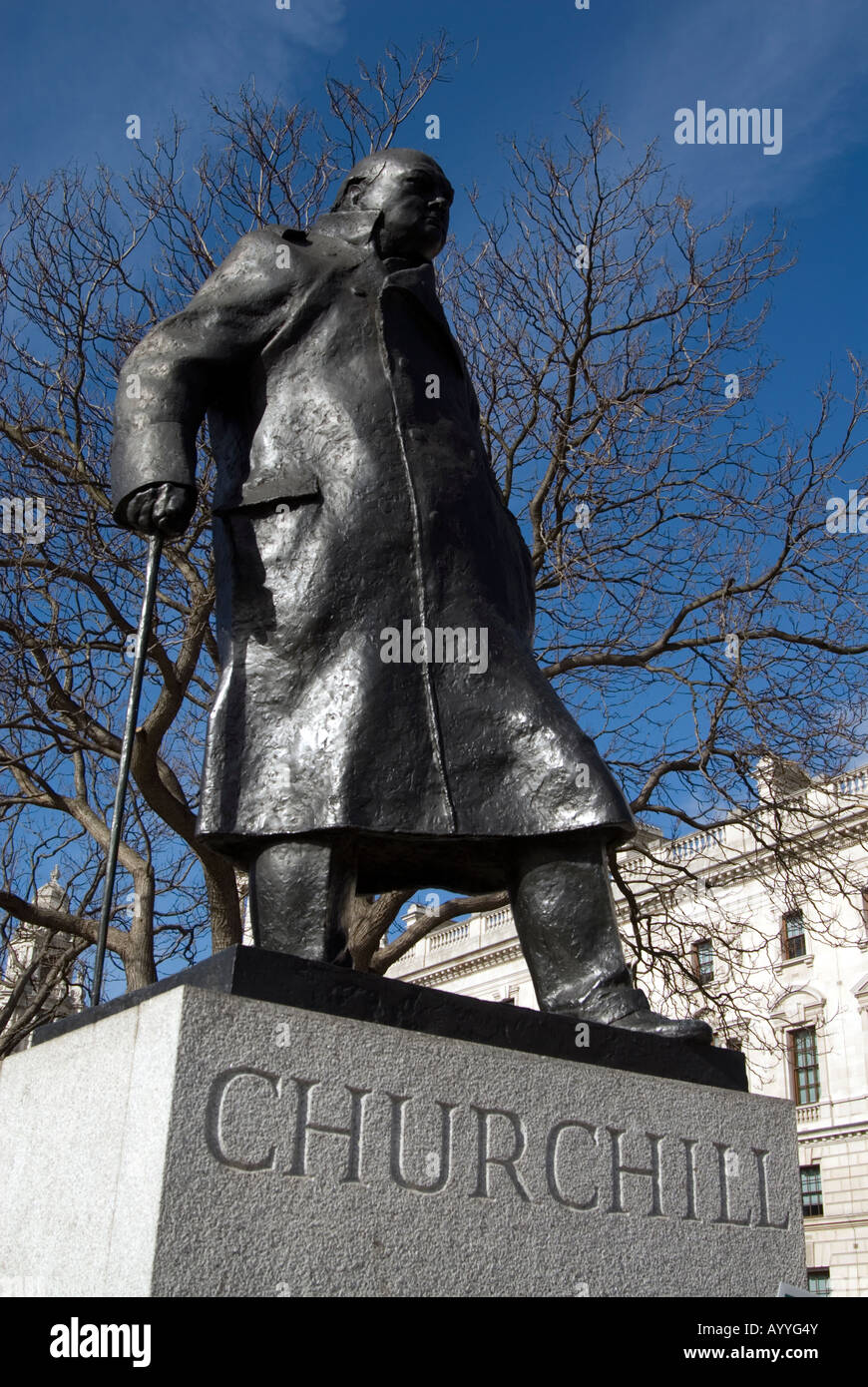 Statue von Winston Churchill in Parliament Square, London, England, UK Stockfoto