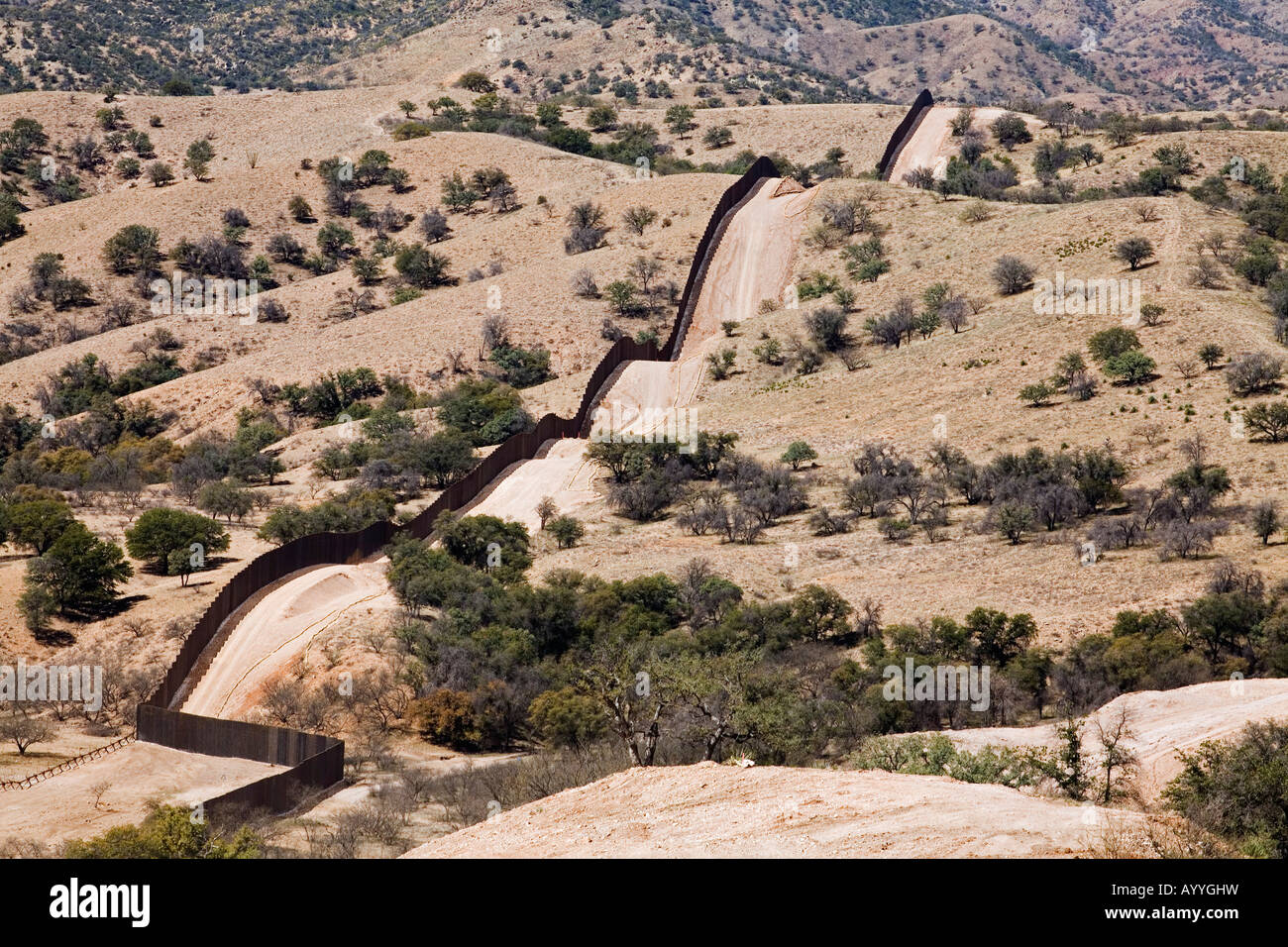 Grenzzaun zwischen USA und Mexiko in Sonora-Wüste Stockfoto