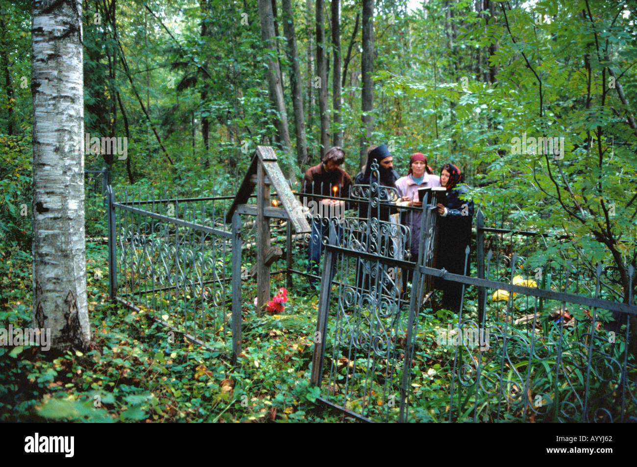 Religiösen Dienst zum Gedenken an einjährigen Jubiläum der Tod einer Person, District Kostroma, Russland Stockfoto