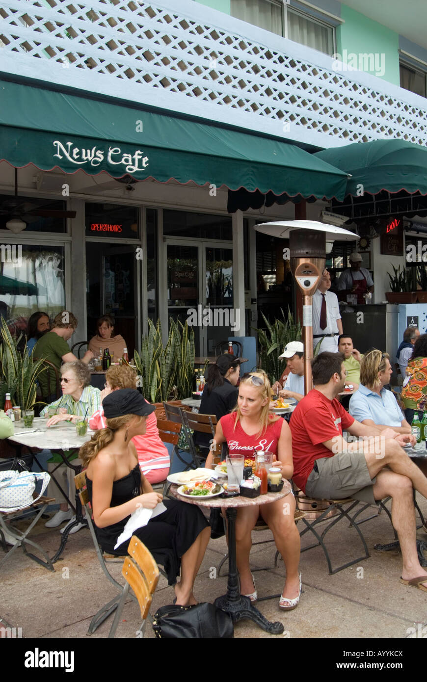 News Cafe am Ocean Drive Miami Florida USA Stockfoto News Cafe am Ocean Drive Miami Florida USA Stockfoto