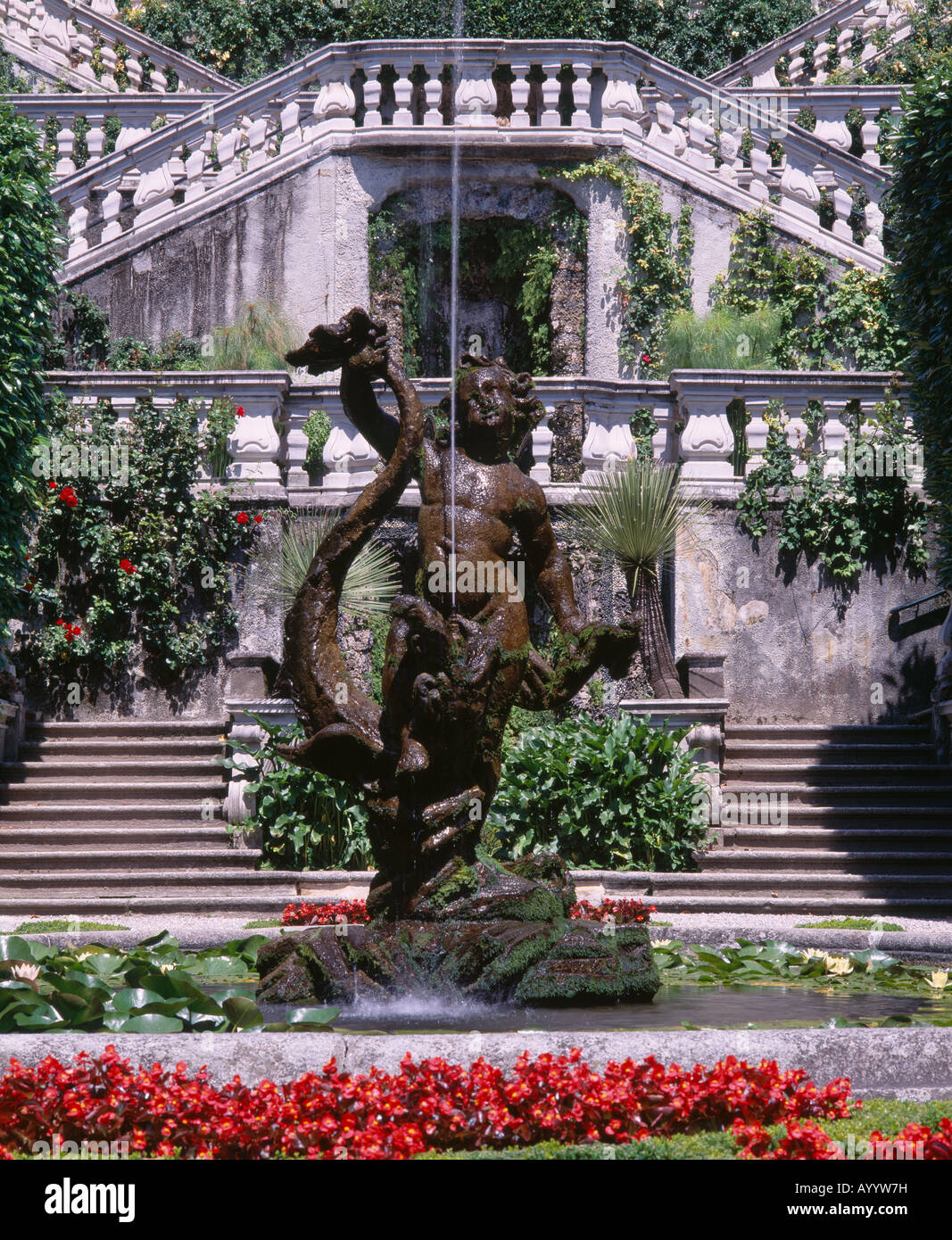 Brunnen und Figur im Garten der Villa Carlotta in Tremezzo, Como