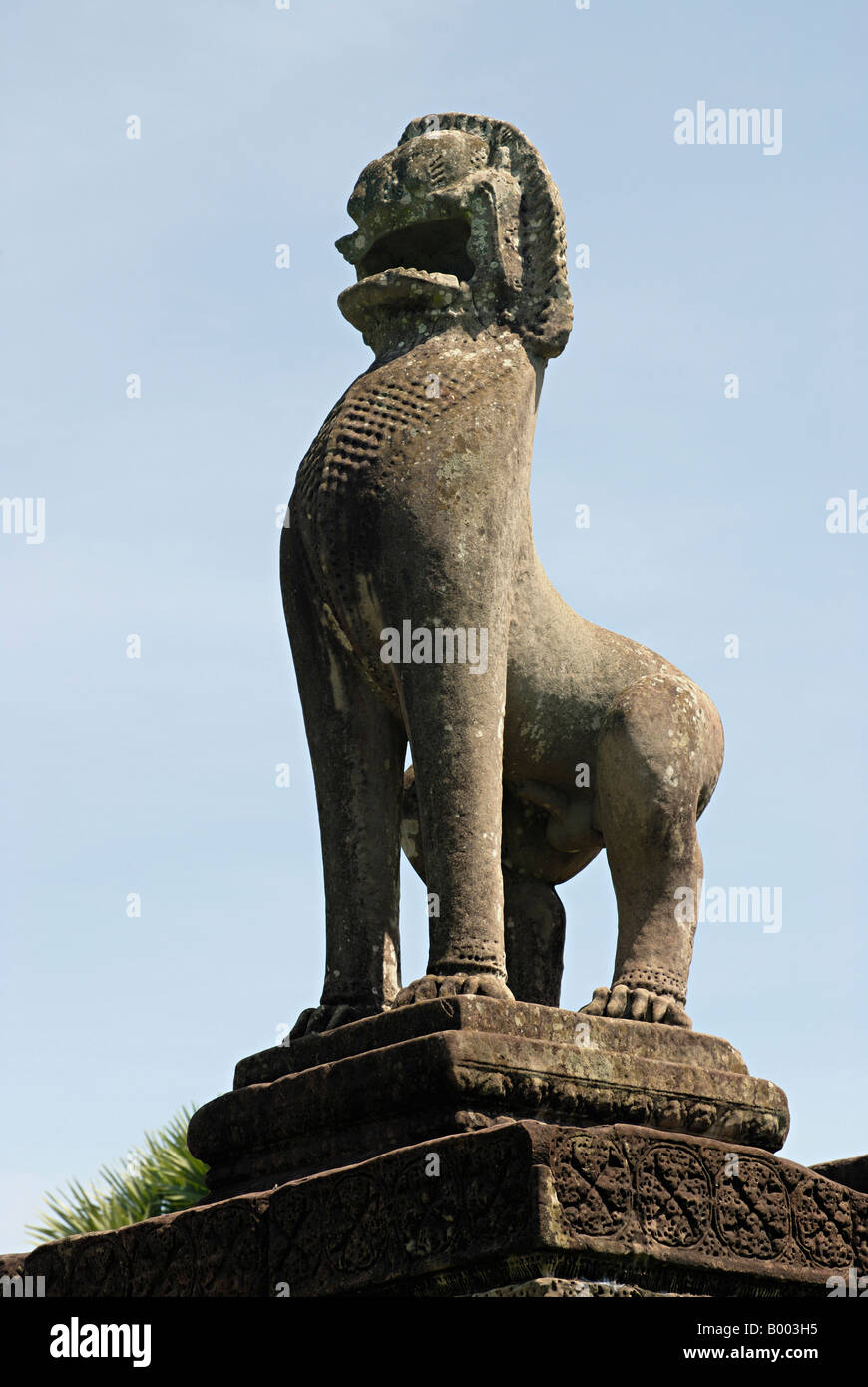 Kambodscha, Angkor Wat, Anfang des 12. Jahrhunderts. * Style - Angkor Wat * Herrschaft - Suryavarman II stilisierten Löwen am Eingang. Stockfoto