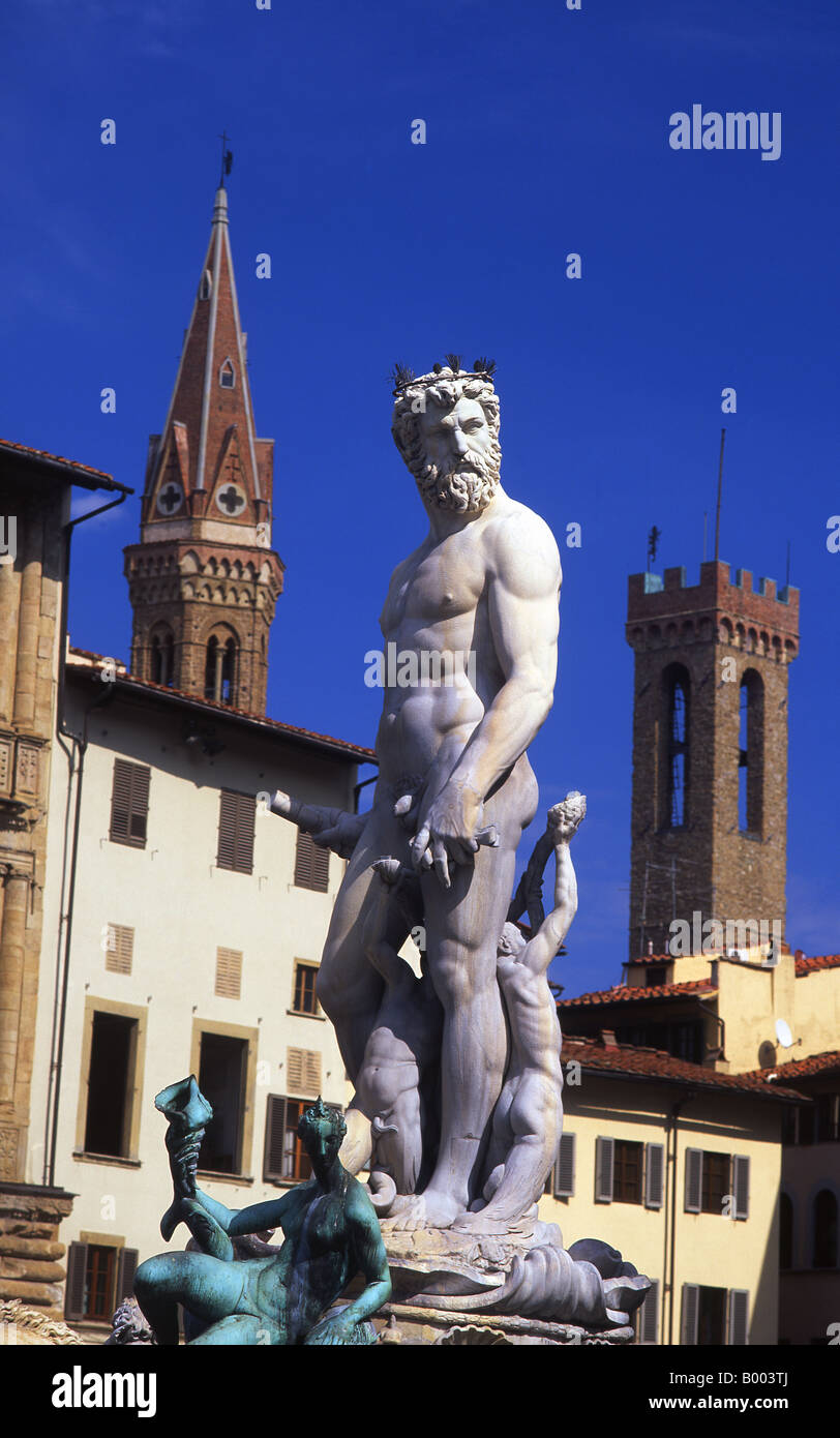Ammaniati der Neptun Brunnen Piazza della Signoria Badia Fiorentina und Bargello Türme im Hintergrund Florenz Florenz Tuscany ich Stockfoto