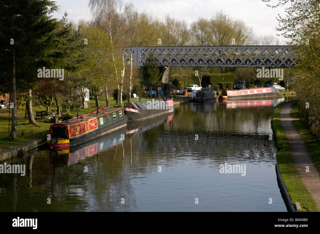 Schmale Boote am Grand Union Canal in der Nähe von Watford 3/3 Stockfoto