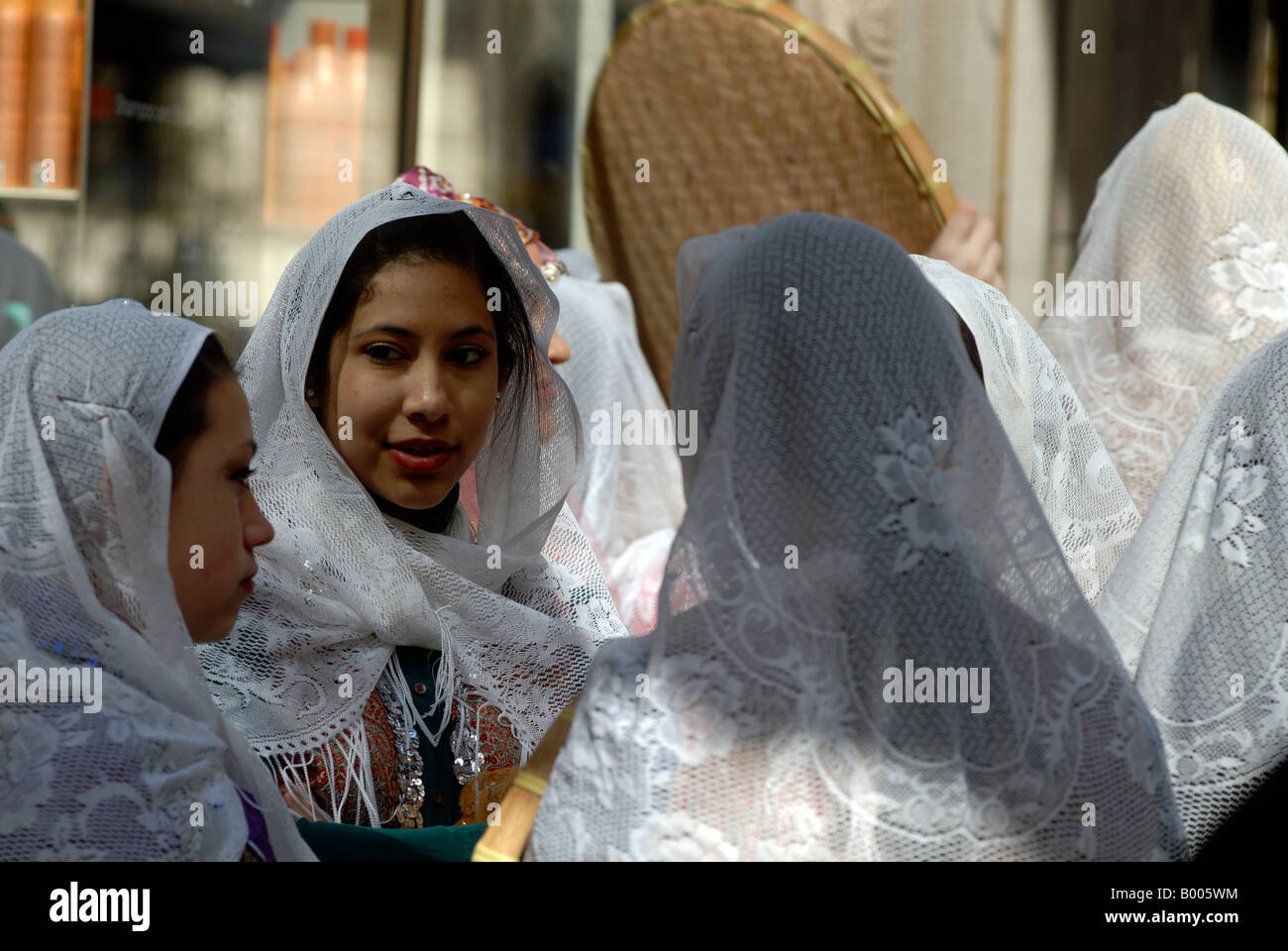 Iranische Amerikaner marschieren und treten bei der vierten jährlichen Persischen Parade auf der Madison Ave in New York Cit auf Stockfoto Iranische Amerikaner marschieren und treten bei der vierten jährlichen Persischen Parade auf der Madison Ave in New York Cit auf Stockfoto