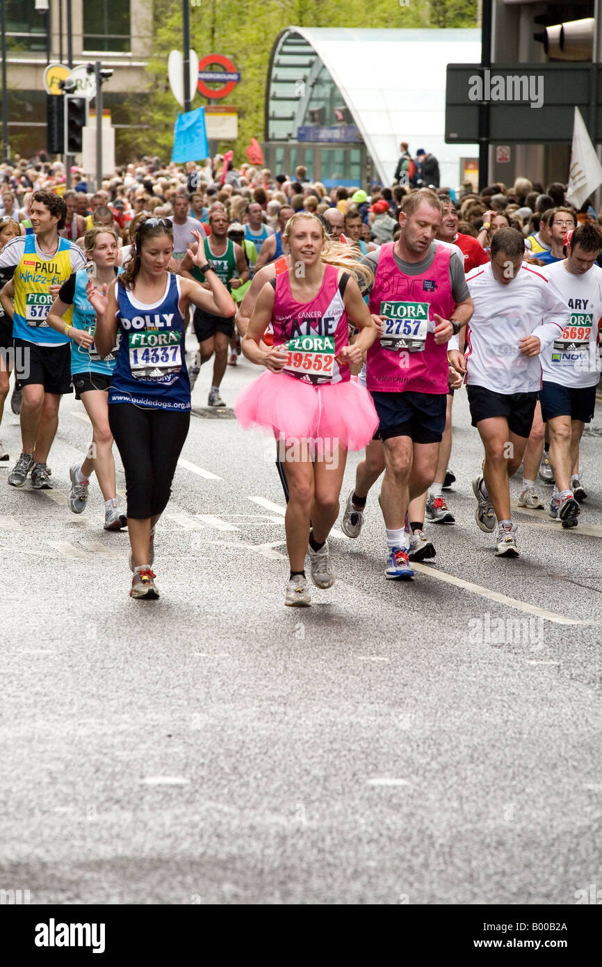 Fancy Dress Charity Läufer beim London-Marathon 2008 Stockfoto